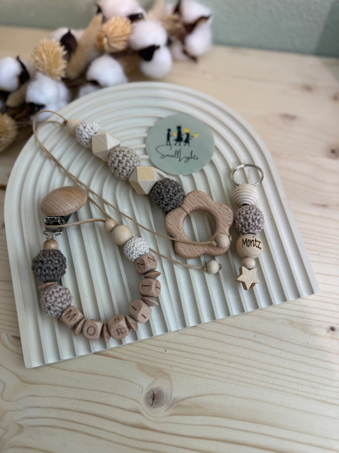 [Product Name] – Liebevoll handgemachtes Babygeschenk von Small Lights